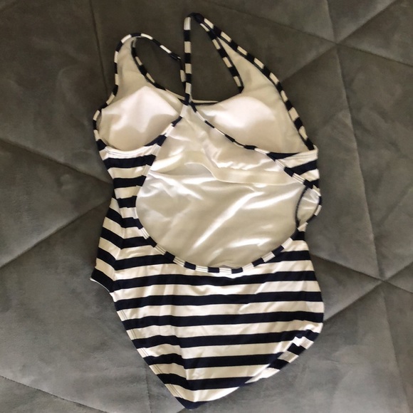 Gap one-piece bather - Picture 3 of 4